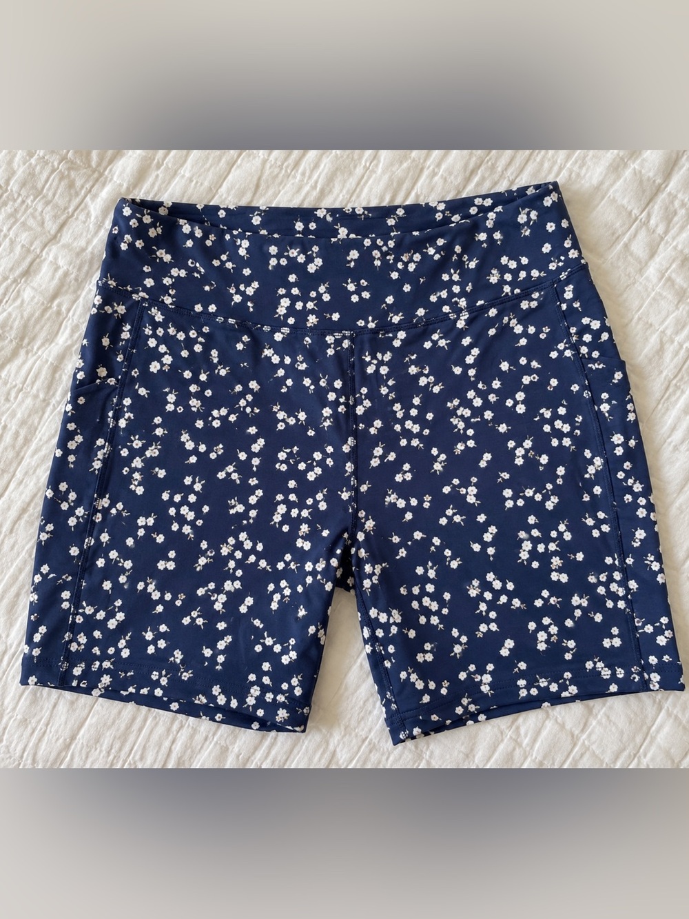 Torrid 5” Bike Shorts Navy Floral Pockets Size 0 Large 12